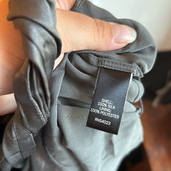 BANANA REPUBLIC CHARCOAL GRAY SILK TANK - Picture 4 of 4